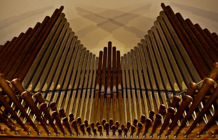 Pfarrkirche St. Willibrord Die Orgelpfeifen