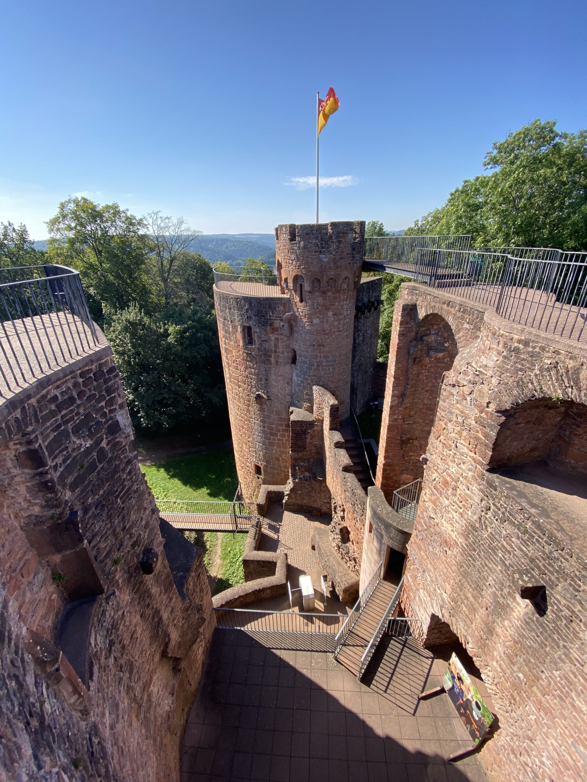 Burg Montclair über der Saarschleife